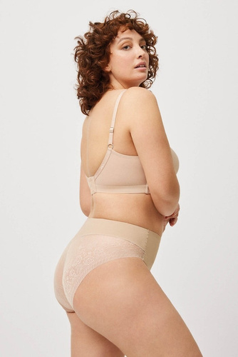 19617 Figi damskie Ysabel Mora  beżowe– koronkowe, wygodne, klasyczne