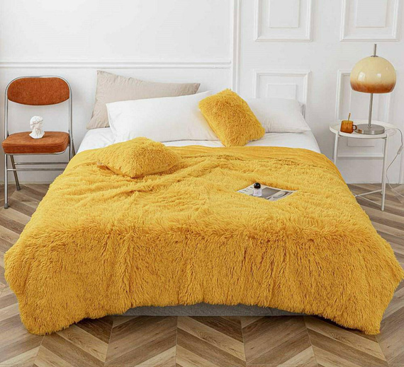 Yeti Koc narzuta włochacz futrzak fotelówka Spod Igły i Nitki pudrowy