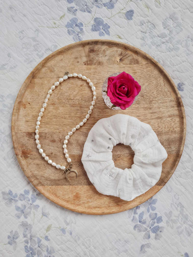 GM Scrunchie muślinowa gumka do włosów Marija - gwiazdki