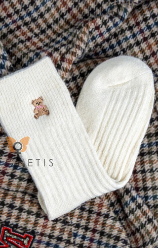 YN5035 Ciepłe skarpety damskie Magnetis ecru– prążkowane z aplikacją