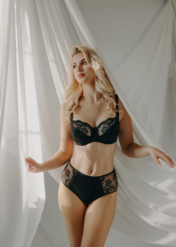 217 Anastasia Biustonosz miękki Teyli - czarny