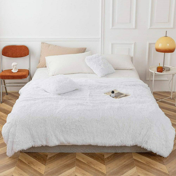 Yeti Koc narzuta włochacz futrzak fotelówka Spod Igły i Nitki pudrowy