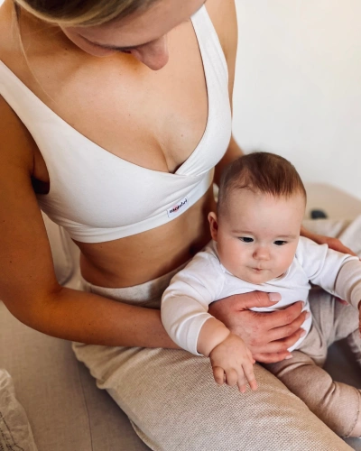 Mombri Klasyk Milk&Love nieprzemakalny biustonosz do karmienia biały