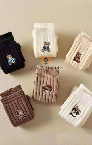 YN5041 Ciepłe skarpety damskie Magnetis 445 beige – prążkowane z haftem misia