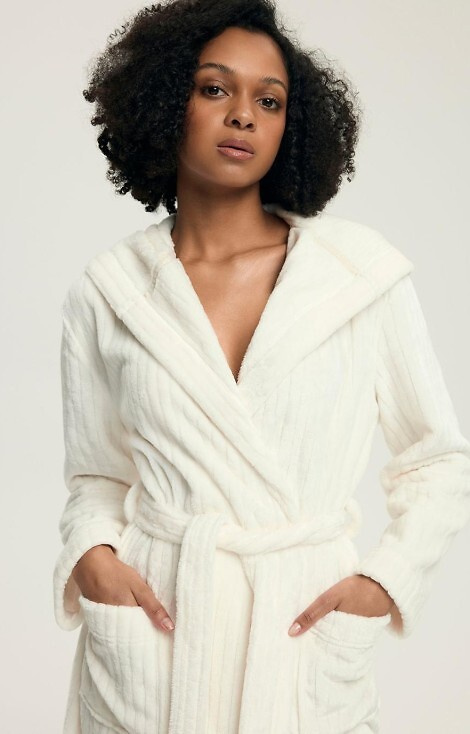 43600 Dionne Szlafrok damski z kapturem Henderson cream – miękki, długi, prążkowany