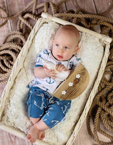 10226N "BLUE SEA" Spodnie niemowlęce 3/4 Makoma niebieski kotwice