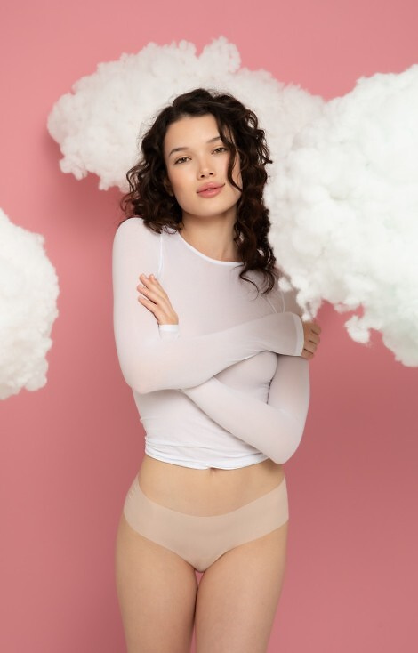 Mousse Classic Julimex- beżowe – figi damskie bezszwowe, ultralekkie, niewidoczne pod ubraniem