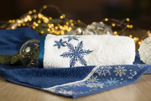 Carol 01 ręcznik świąteczny gwiazdki Eurofirany biały