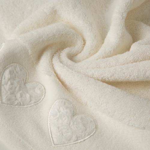 Kamila ręcznik serca wypełnione różyczkami Eurofirany kremowy  