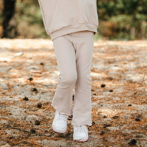 Simply Comfy Legginsy dziecięce dzwony Eevi beżowe – 100% bawełna, wygodne i stylowe