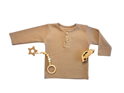 Bluzka polo chłopięca z długim rękawem brązowa BL14951 – elegancka i wygodna