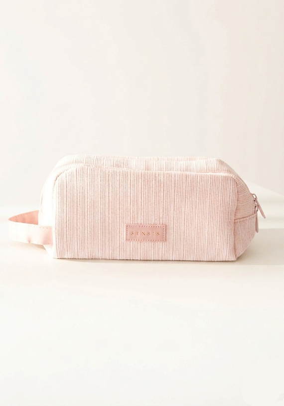 Kosmetyczka Small SENSIS – Różowa, Zamek, Struktura w Prążek, Z Logo, Z Przegródkami