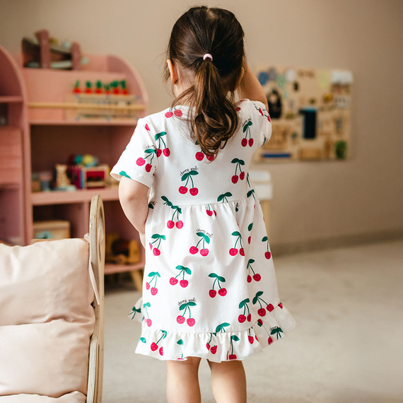 Sukienka dziewczęca Cherry Eevi ecru – 95% bawełna, falbanka, komfort na co dzień