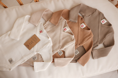 03234F "Natural Harmony" Body dzidziuś z długim rękawem Makoma fango 