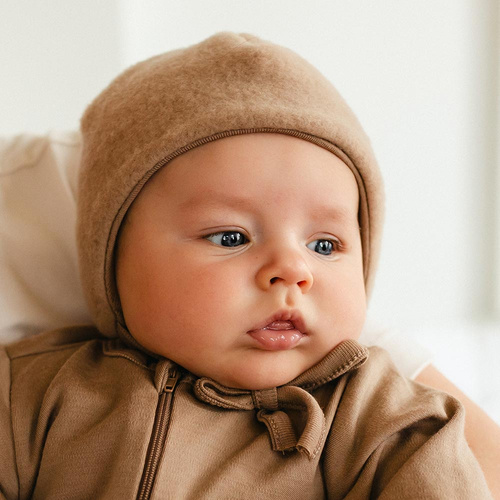 Czapka niemowlęca wiązana merino Eevi 100% wełna miękka- karmelowa