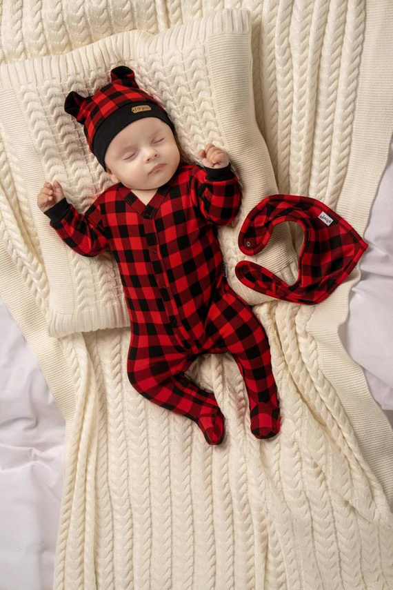 163517 Pajacyk niemowlęcy "Magia Świąt" Nicol - kratka: czarny, czerwony