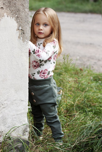 10218K "ROSES" Spodnie niemowlęce dresowe Makoma khaki