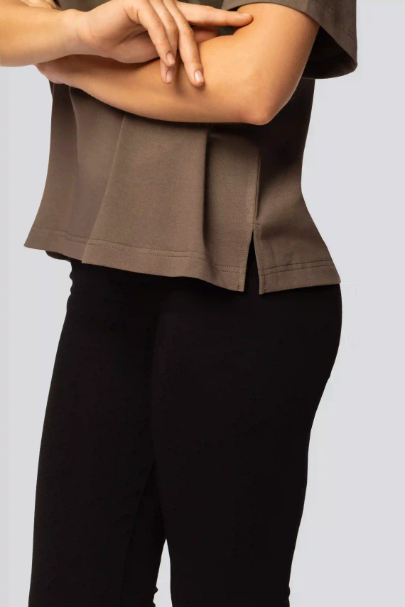 Koszulka bawełniana damska Urban khaki– Krótki rękaw, klasyczny krój, modna z rozcięciami | Wysoka jakość materiału, elastyczność