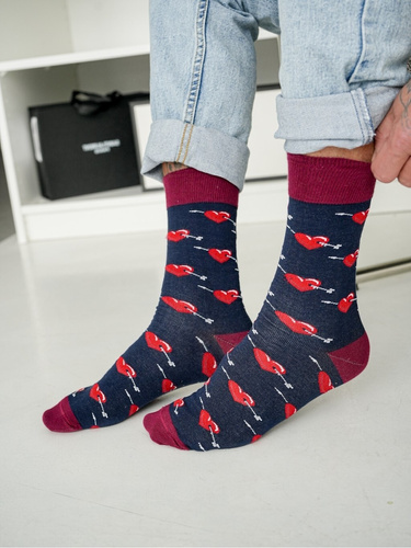 Skarpety męskie Milena 0125-136 Serca i Strzały – bawełniane, walentynkowe, idealne na prezent