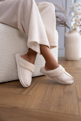 Kapcie Tiffanny Sensis – Damskie kapcie z puchatej dzianiny i imitacji zamszu | Zakryte palce, usztywniona podeszwa