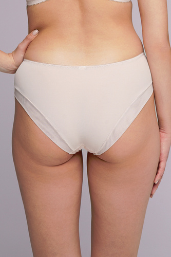 Figi Ava 2256 beige – klasyczny krój, gładka mikrofibra, komfort i subtelna koronka