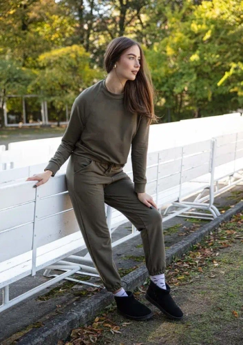 Dresowy komplet damski Wenezja Dkaren – bawełna, komfort, bluza + spodnie- khaki