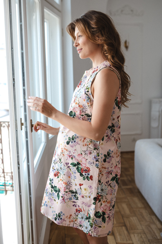 Mama MiA! Milk & Love Sukienka Ciążowa i Do Karmienia Bawełniana pudrowy róż w kwiaty