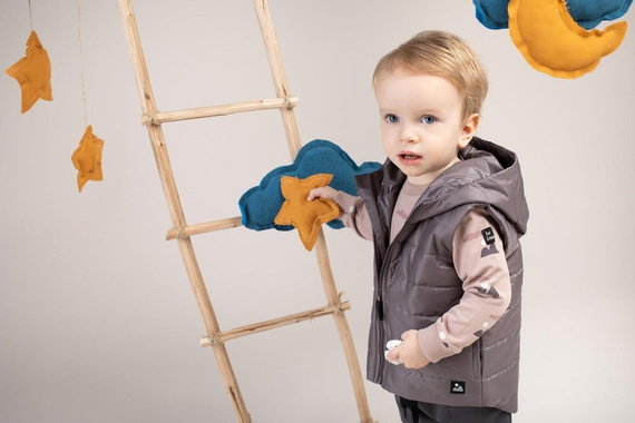 "Dreamer" Bezrękawnik z kapturem Pinokio - szary