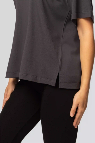 Koszulka bawełniana damska Urban grafitowa– Krótki rękaw, klasyczny krój, modna z rozcięciami | Wysoka jakość materiału, elastyczność