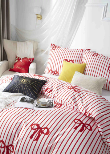 Xmass Bow Pościel mikrosatynowa świąteczna biała czerwona kokardy I25 Spod Igły i Nitki – miękka, gładka i trwała