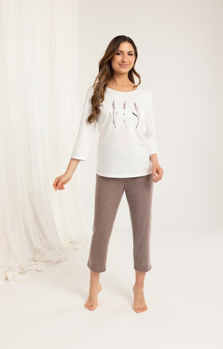 Piżama 703 Regina bawełniana ecru – damska, rękaw 3/4, spodnie 7/8, roślinny nadruk