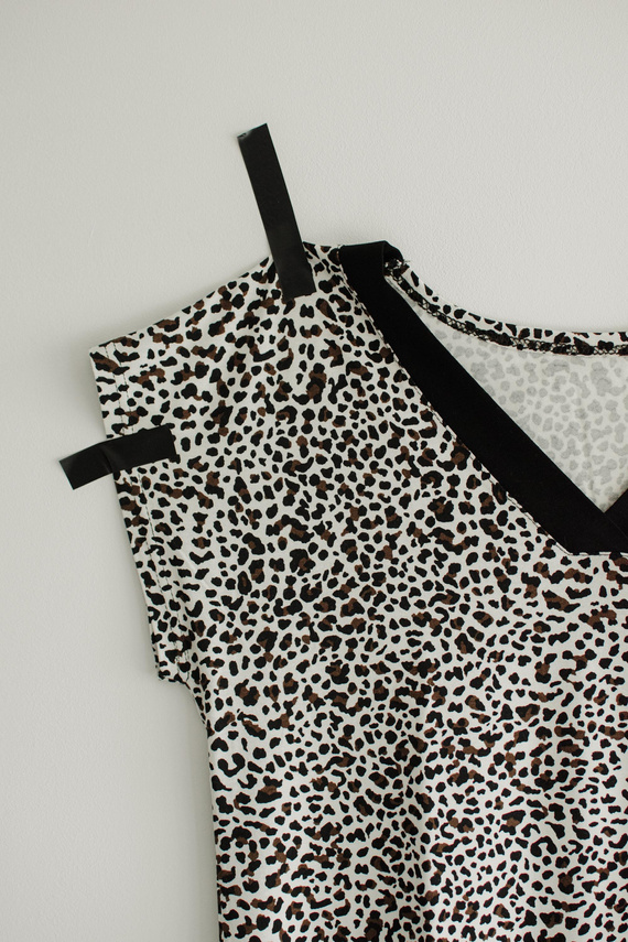 853 Kendall De Lafense – Koszula nocna z wiskozy w panterkę - ecru panterka