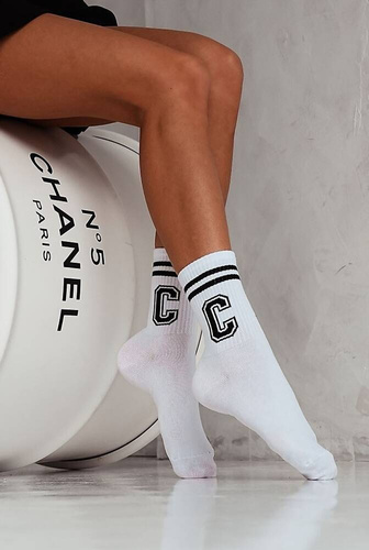 0200 Wzór Litera C Skarpety damskie Milena - biały-czarny