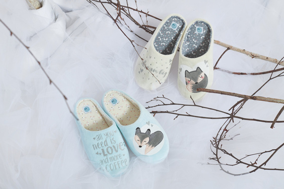 Fixy Sorbetto niebieskie – ciepłe kapcie damskie z antypoślizgową podeszwą i nadrukiem