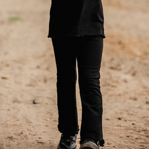 Simply Comfy Legginsy dziecięce dzwony Eevi czarne– 100% bawełna, wygodne i stylowe