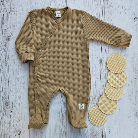 02249C "Natural Waffel" Pajacyk niemowlęcy Makoma camel