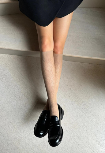 Podkolanówki Bellarosa Veneziana  visone– ażurowe, kwiatowe, ultralekkie i eleganckie, maksymalny komfort bez ucisku