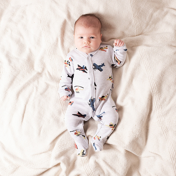 219031 Willy Pajac niemowlęcy Nicol – bawełna, szary w samoloty