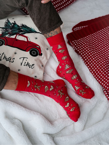 1290-037 Skarpety męskie świąteczne Milena – Świąteczne Pierniki, Czerwony