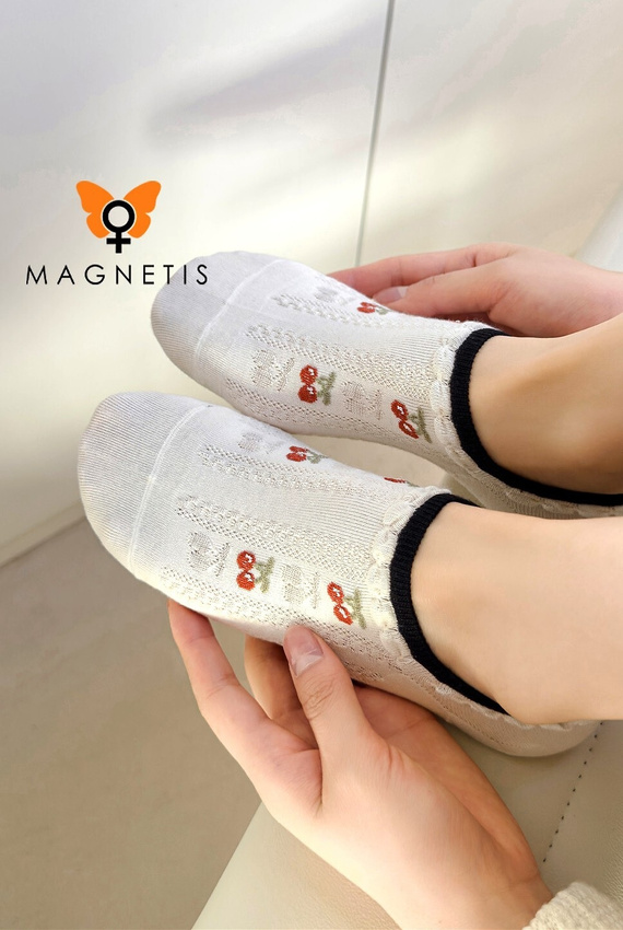 CO241113 Wiśnie Stopki Damskie Magnetis - 2 ecru