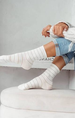 0200-059 Paski lurex Skarpety damskie Milena - ecru