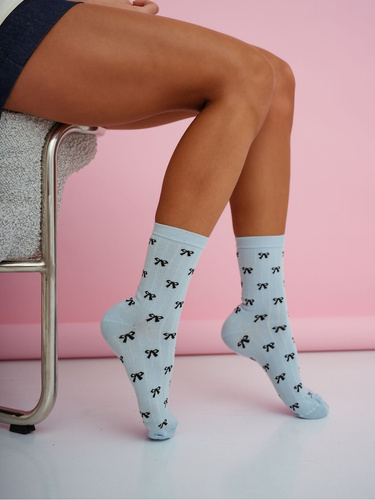 Skarpety damskie Milena 0200-221 – bawełniane w małe kokardki niebieski