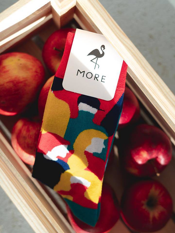 078 Nie do pary, Skarpety damskie More - 127 czerwony