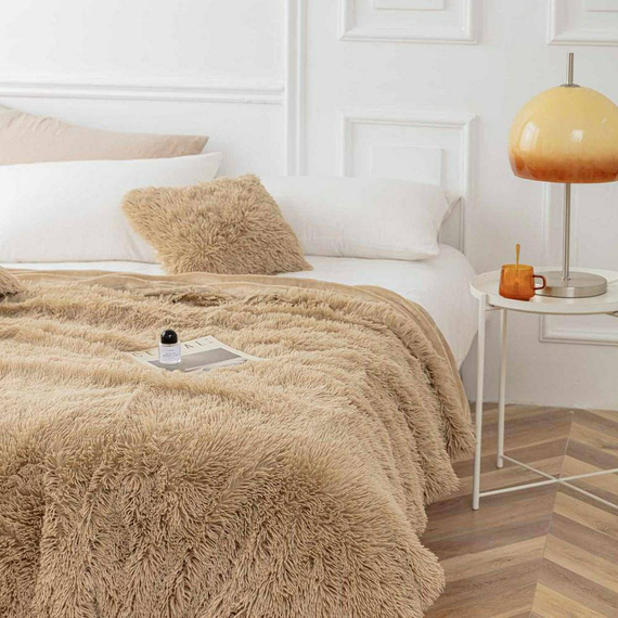 Yeti Koc narzuta włochacz futrzak fotelówka Spod Igły i Nitki pudrowy