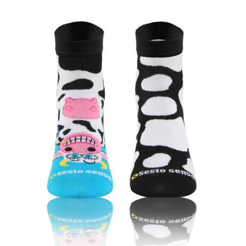 Krowa i łatki Skarpety krótkie finest cotton dwie różne Sesto Senso czarny