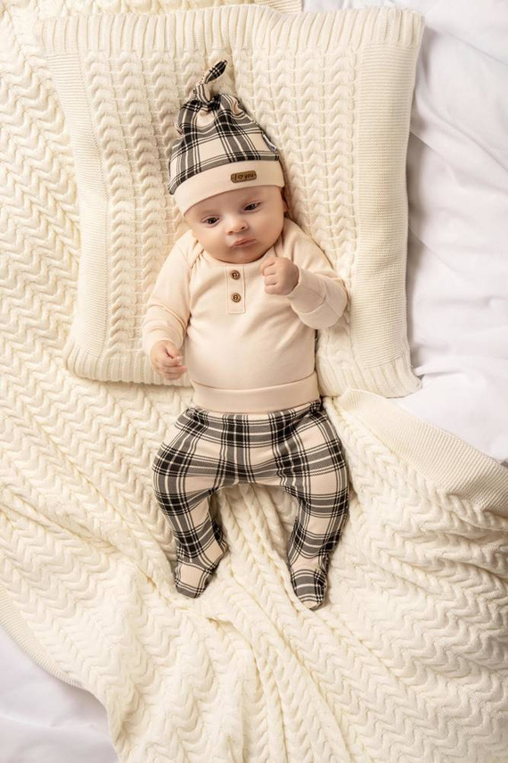 163625 Czapeczka niemowlęca "Magia Świąt" Nicol - kratka: czarny, beżowy