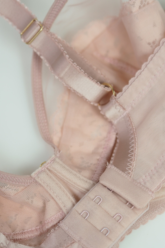 Mediolano Jasmin 19150 plunge biustonosz pudrowy koronka V