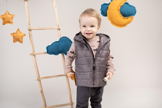 "Dreamer" Bezrękawnik z kapturem Pinokio - szary