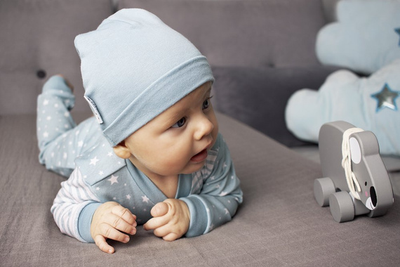 4221 "SWEET DREAMS" Czapeczka niemowleca Makoma