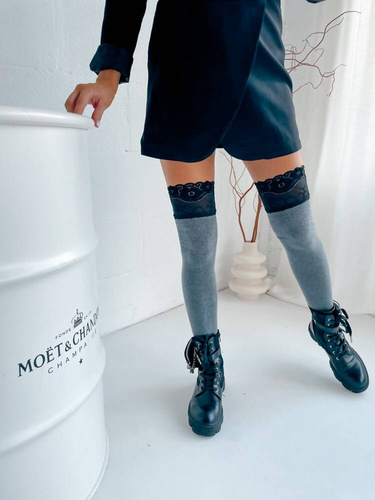 1085 Szeroka Koronka Zakolanówki damskie Milena - szary